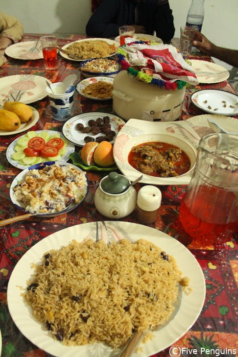 パキスタンの食卓はこんな感じです