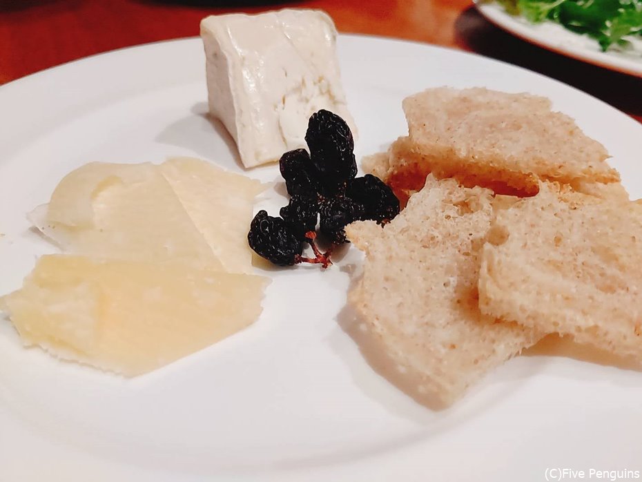 吉田牧場のカマンベールとコダカチーズ